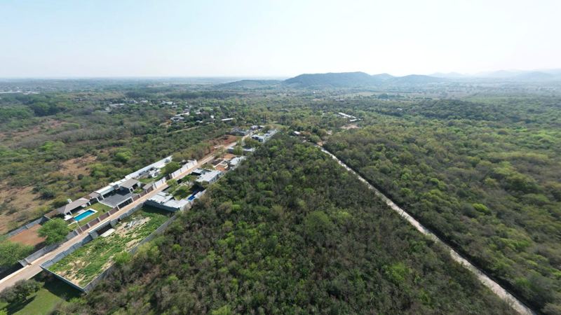 Vista aérea del terreno y el Camino a los Adobes