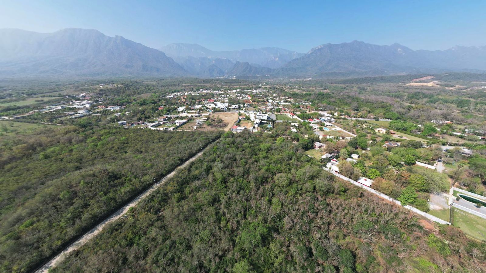 Vista aérea del terreno hacia la Sierra Madre